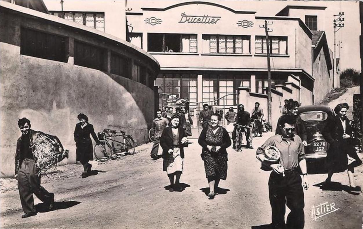 Ducellier 150 ans d'histoire   Je ne pouvais pas parler du bassin Brassac-Ste Florine sans évoquer les Ets Ducellier qui avec la mine étaient les premiers employeurs. En effet au milieu des années 1970 on comptait prés de 6000 ouvriers dans notre région répartis en plusieurs sites.  Vergongheon, Ste Florine, Issoire, Megecoste, Brassac-les-mines.Cournon  Créteil(région parisienne) et Etaples (dans le Nord)  Cela mérite bien que l'on consacre un article en partant