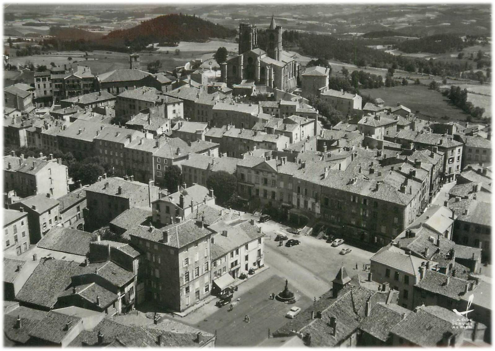 Au porte de l'Auvergne Saint Bonnet Le Château