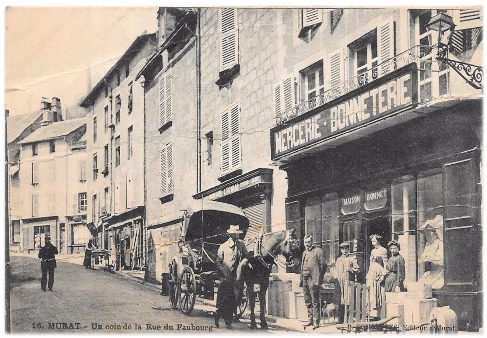 Fontaines et vitrines à Murat