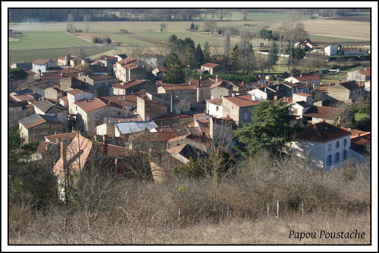  Orsonnette est situé dans le département du Puy-de-Dôme de la région  Auvergne Rhône Alpes  et a une surface de 3.05 km ² pour une population de 205 habitants.