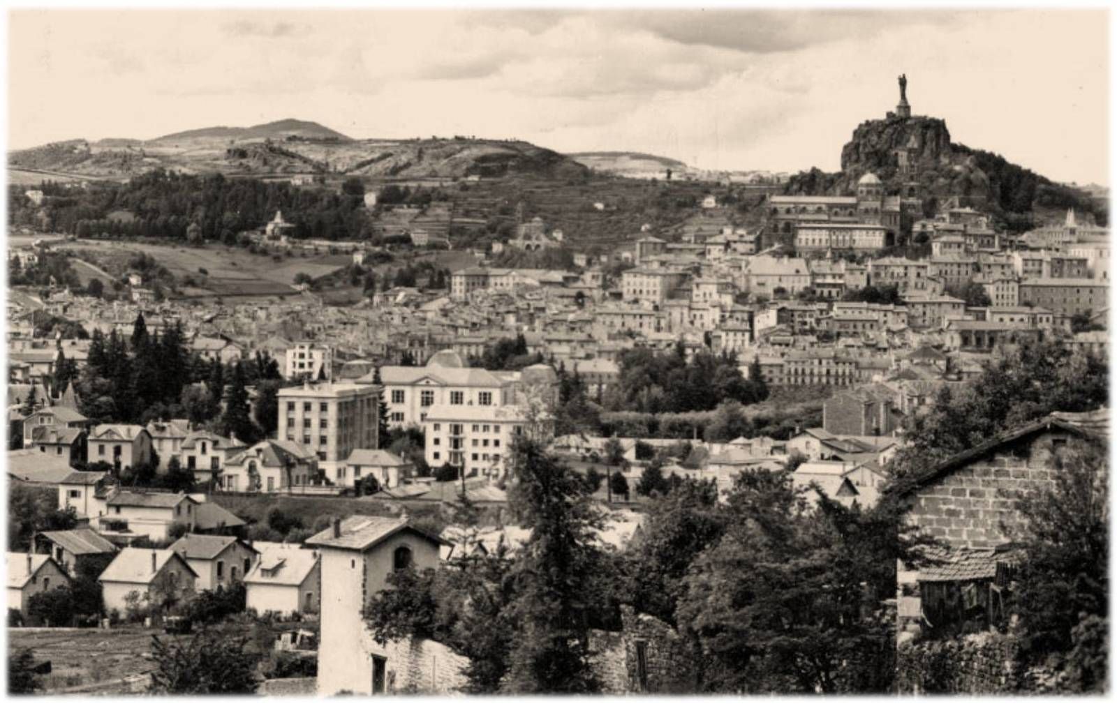 Le Puy en Velay des années 60 en 60 photos