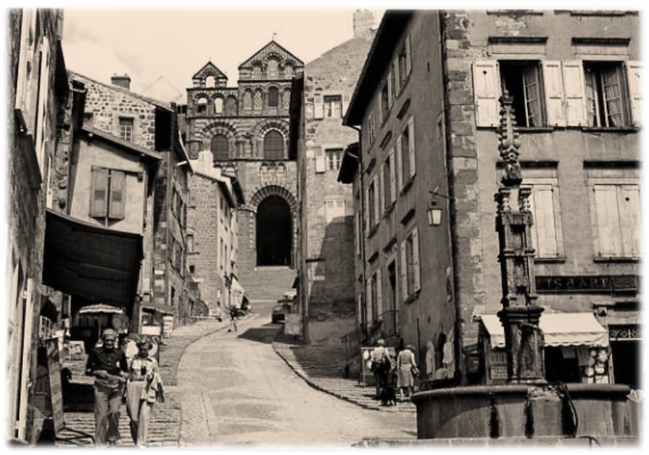 Le Puy en Velay des années 60 en 60 photos