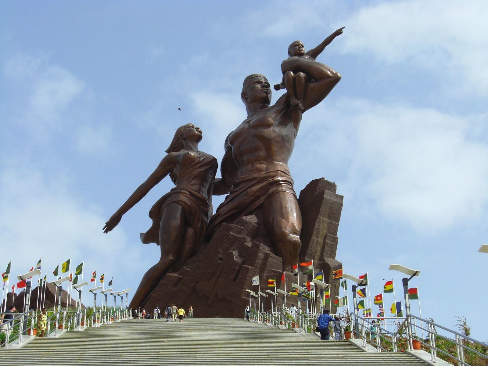 Sénégal / VOYAGE AU CŒUR DU MONUMENT POUR LA RENAISSANCE ...