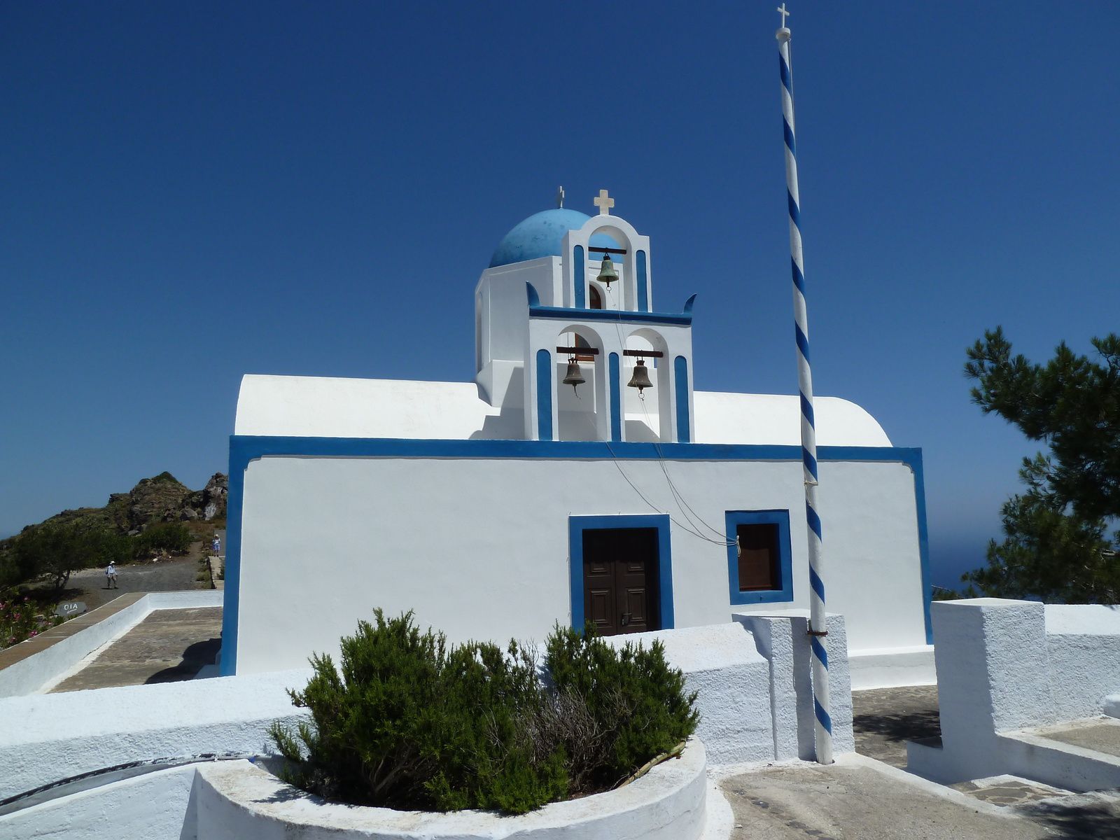Eglise d'Agios Geranimos, Panagia Theoskepasti et d'autre. On compte plus de 250 églises, chapelles et monastères sur l'île.