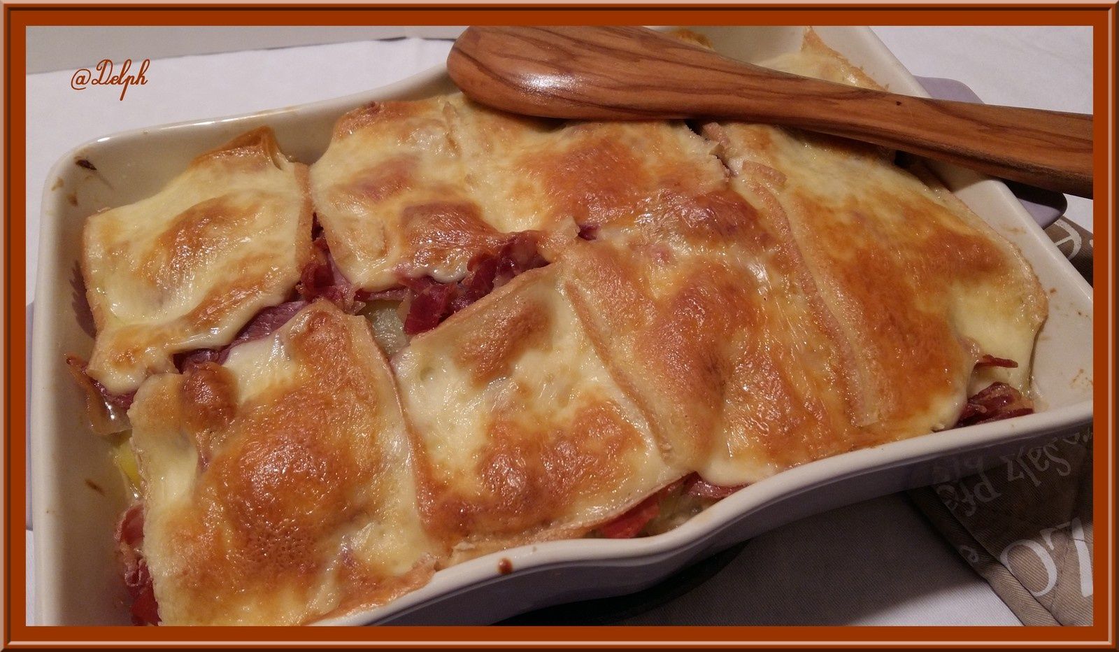 Gratin de Pommes de Terre, Oignons, et Jambon sec au fromage de Raclette - Oh, la gourmande..