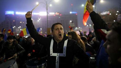 500 000 roumains toujours très en colère contre le gouvernement sont encore descendus dans les rues (7 sur 7.be)