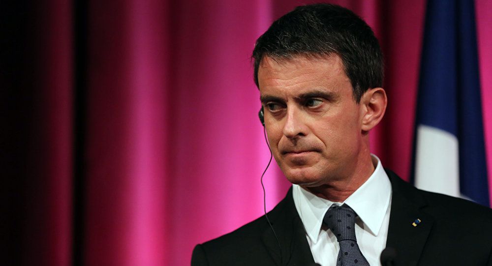 &quot;Impossible&quot; pour Valls d'avoir sa carte au PS et l'investiture En Marche!, selon Cambadélis (AFP)