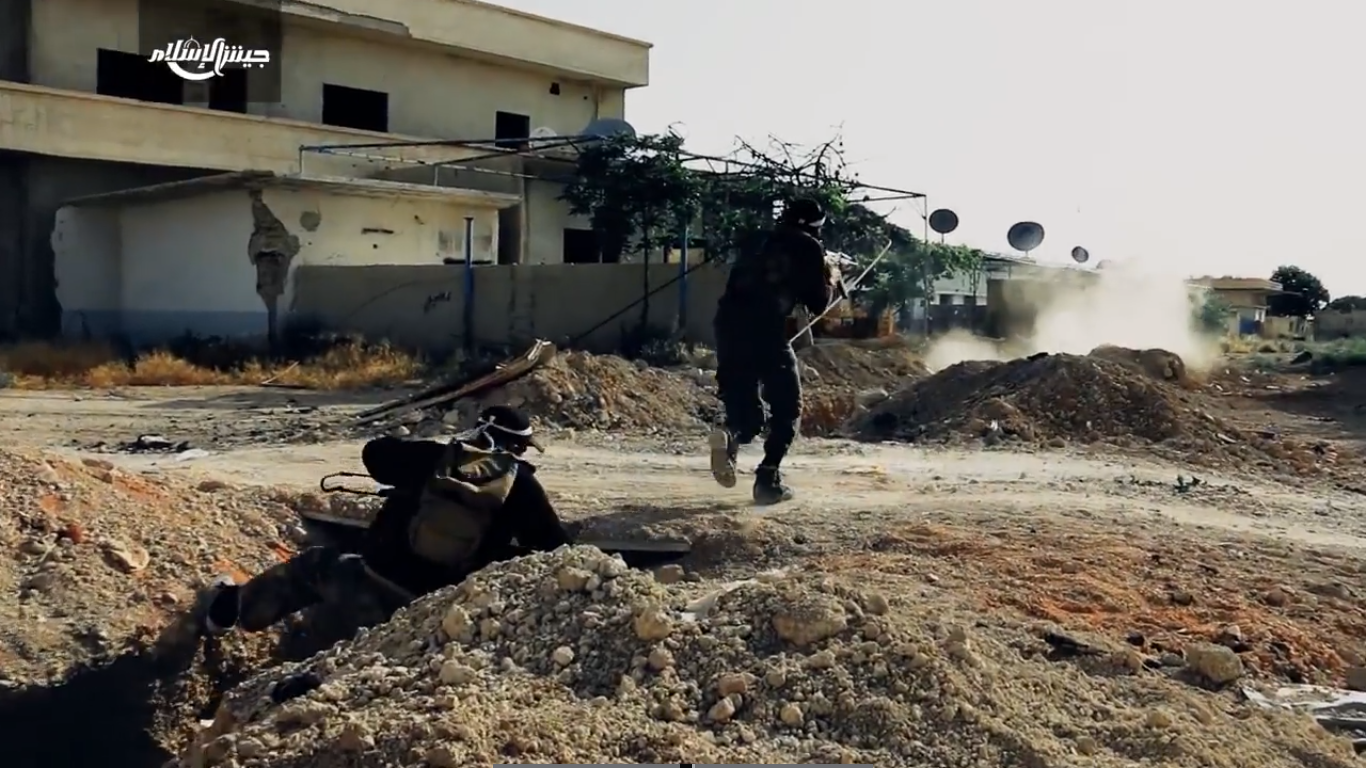 Une capture d'écran tirée d'une vidéo de 2017 publiée par le groupe terroriste saoudien Jaysh al-Islam montre des combattants de Jaysh al-Islam opérant à l'est de la Ghouta.