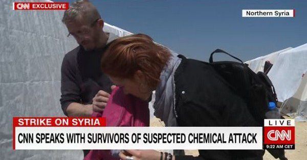 [Vidéo] Une journaliste de CNN renifle un sac à dos pour prouver l'utilisation d'armes chimiques à Douma (Southfront)