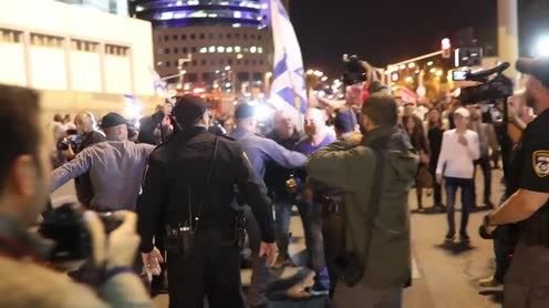 Des centaines de personnes au QG de l'armée israélienne accusent le cessez-le-feu d'être "faible face au Hamas" (AMN)