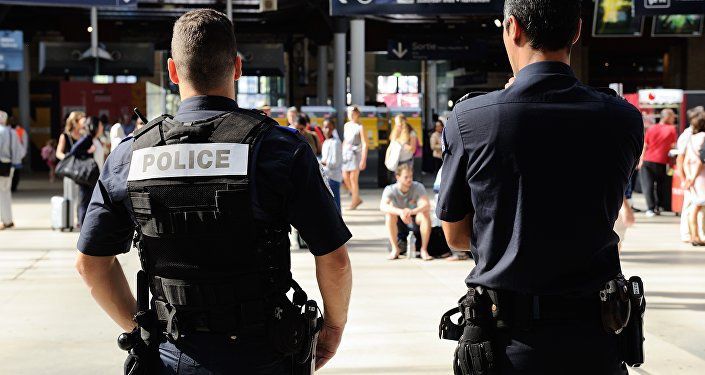 Toubon dénonce des pratiques policières discriminatoires à Paris (Reuters)