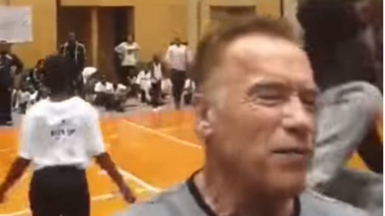 Arnold Schwarzenegger agressé en Afrique du sud (Vidéo choquante)