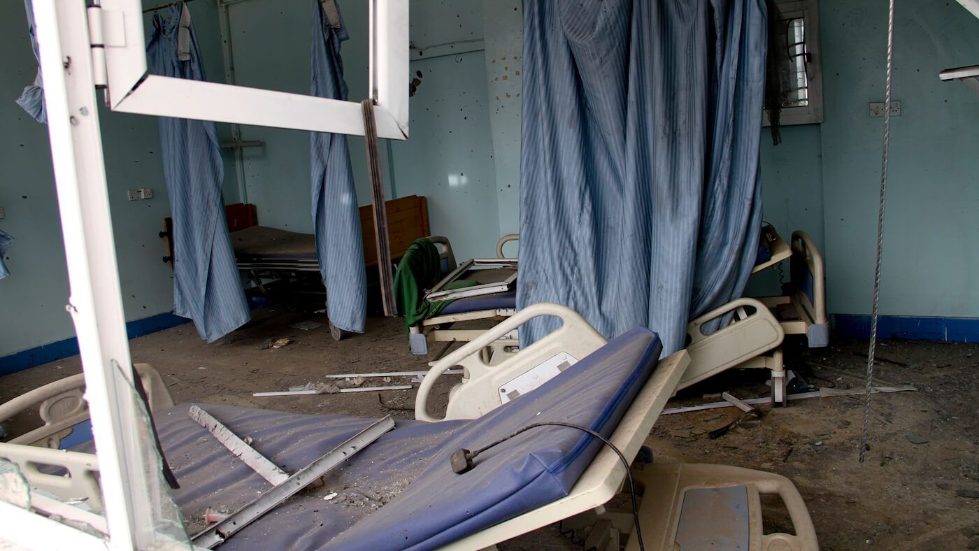 L'hôpital al-Thawra à Taiz, au Yémen, est montré après qu'il ait été endommagé par des bombardements en 2015. Photo | Comité international de la Croix-Rouge