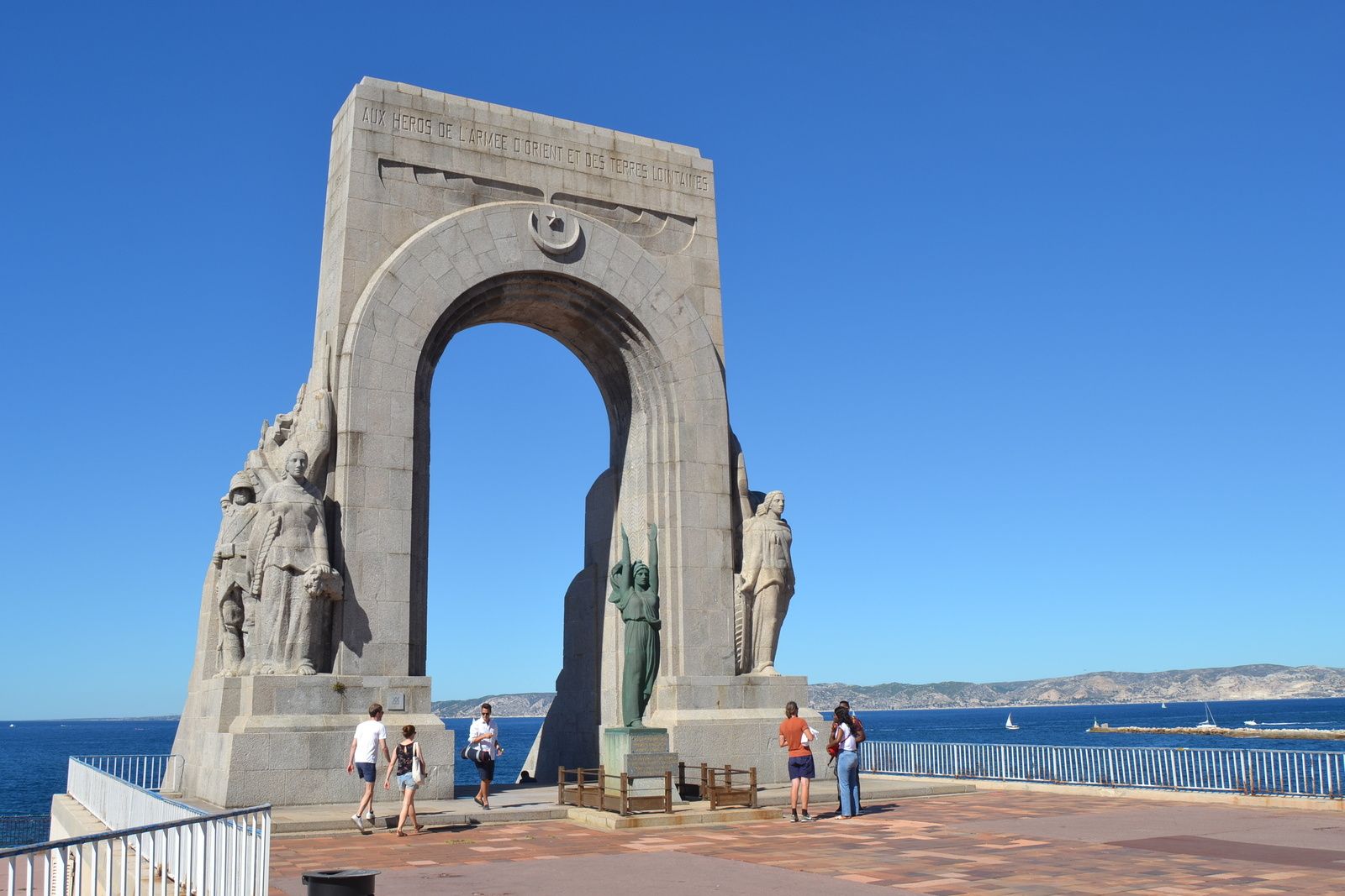 La Porte D'Orient à Marseille (Bouches-Du-Rhône 13007) - Sud Drôme