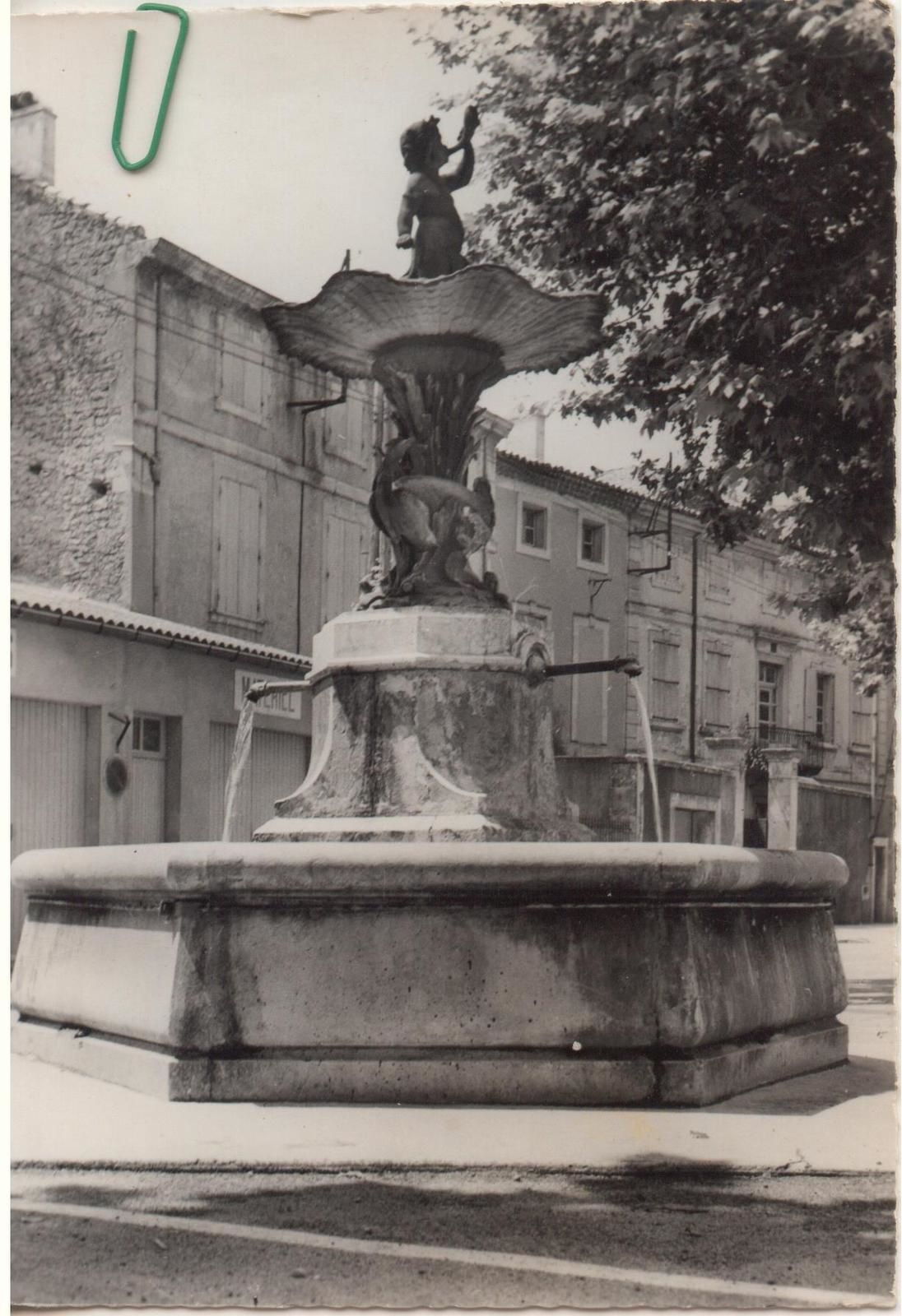 La Fontaine Triton de Saint-Paul-Trois-Châteaux (Drôme 26130)