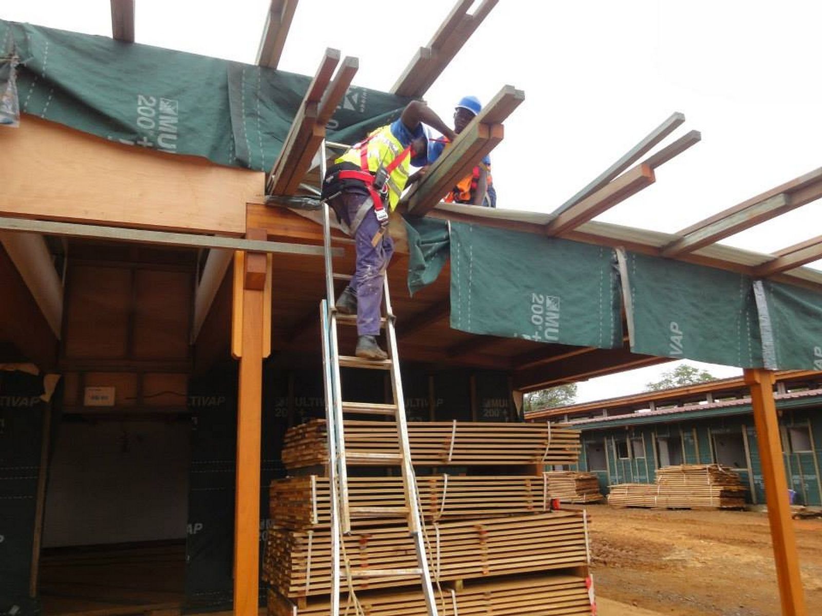 Le Gabon Émergent en Action: Construction de l'Ecole Supérieure des Métiers du Bois (ESMB) à Booué ( Ogooué-Ivindo )