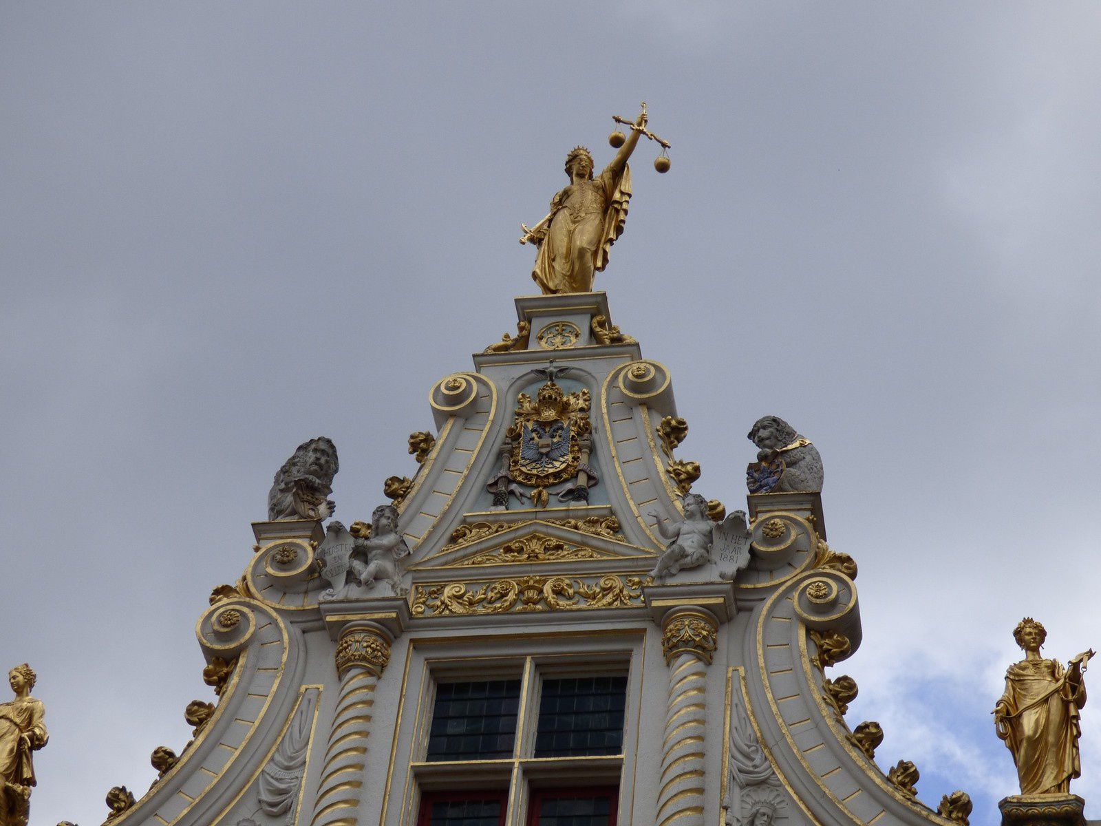 Bruges, ses canaux, beffroi, jolies façades....