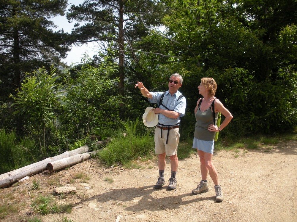 Avec Pascal pour guide, Brigitte est tout ouïe