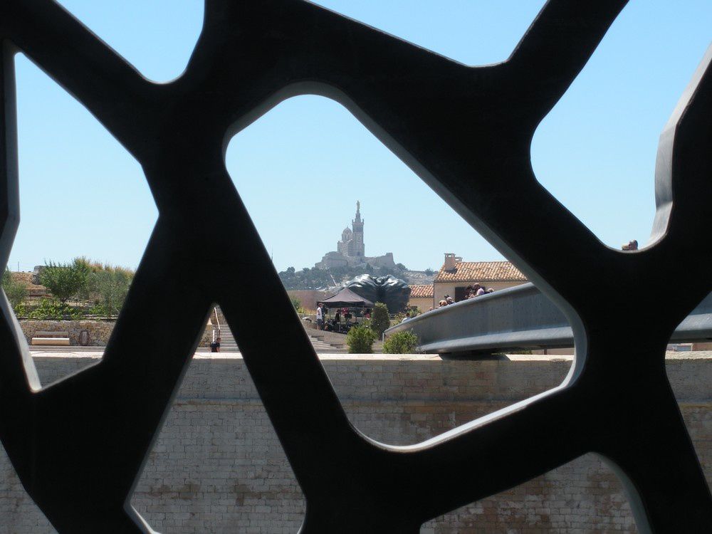 La cathédrale de la Major et N.D. de la Garde, vues du MuCEM.