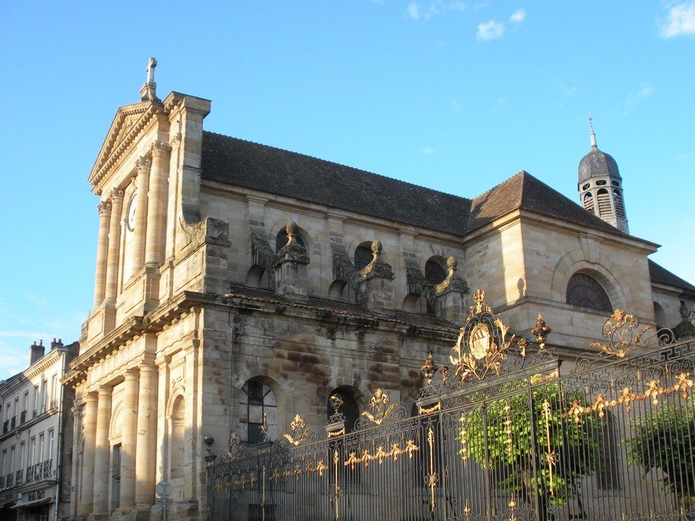 Quand le Soleil se lève sur le lycée Bonaparte d'Autun