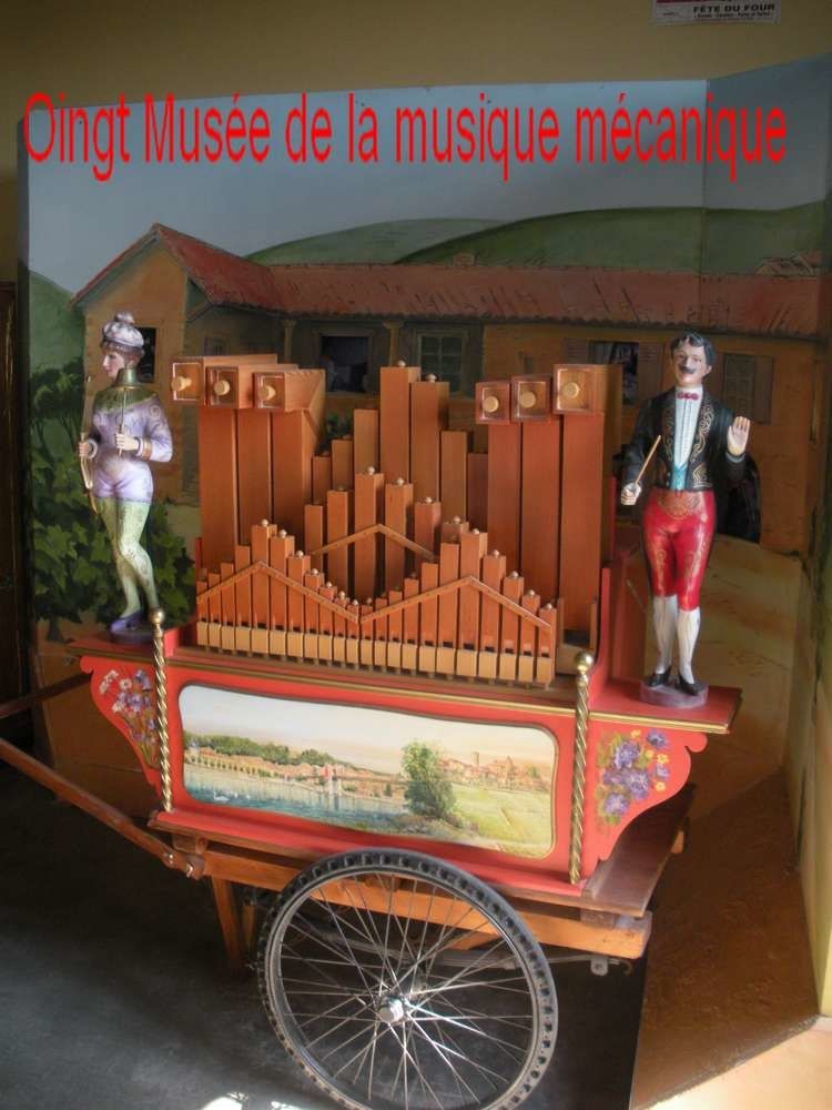 Précieux villages du Beaujolais, aux pierres dorées comme ses vins blancs