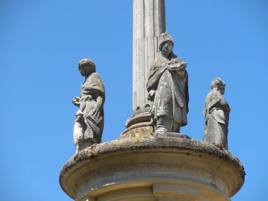 RETOUR A UN BEAU VILLAGE ENDORMI AU PIED DE SON CHÂTEAU : SULLY