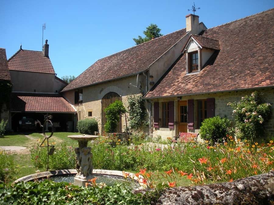 RETOUR A UN BEAU VILLAGE ENDORMI AU PIED DE SON CHÂTEAU : SULLY