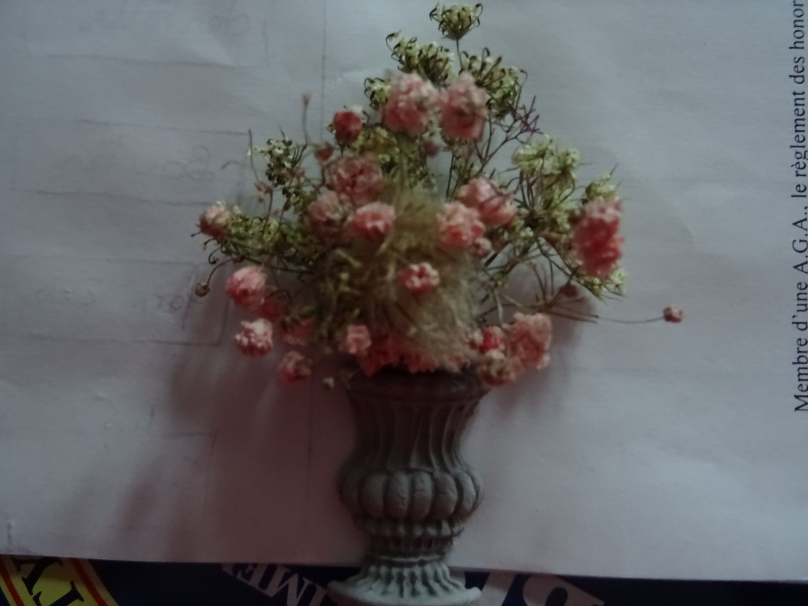 avancée boutique mariage miniature 12 e: un bouquet et une guirlande