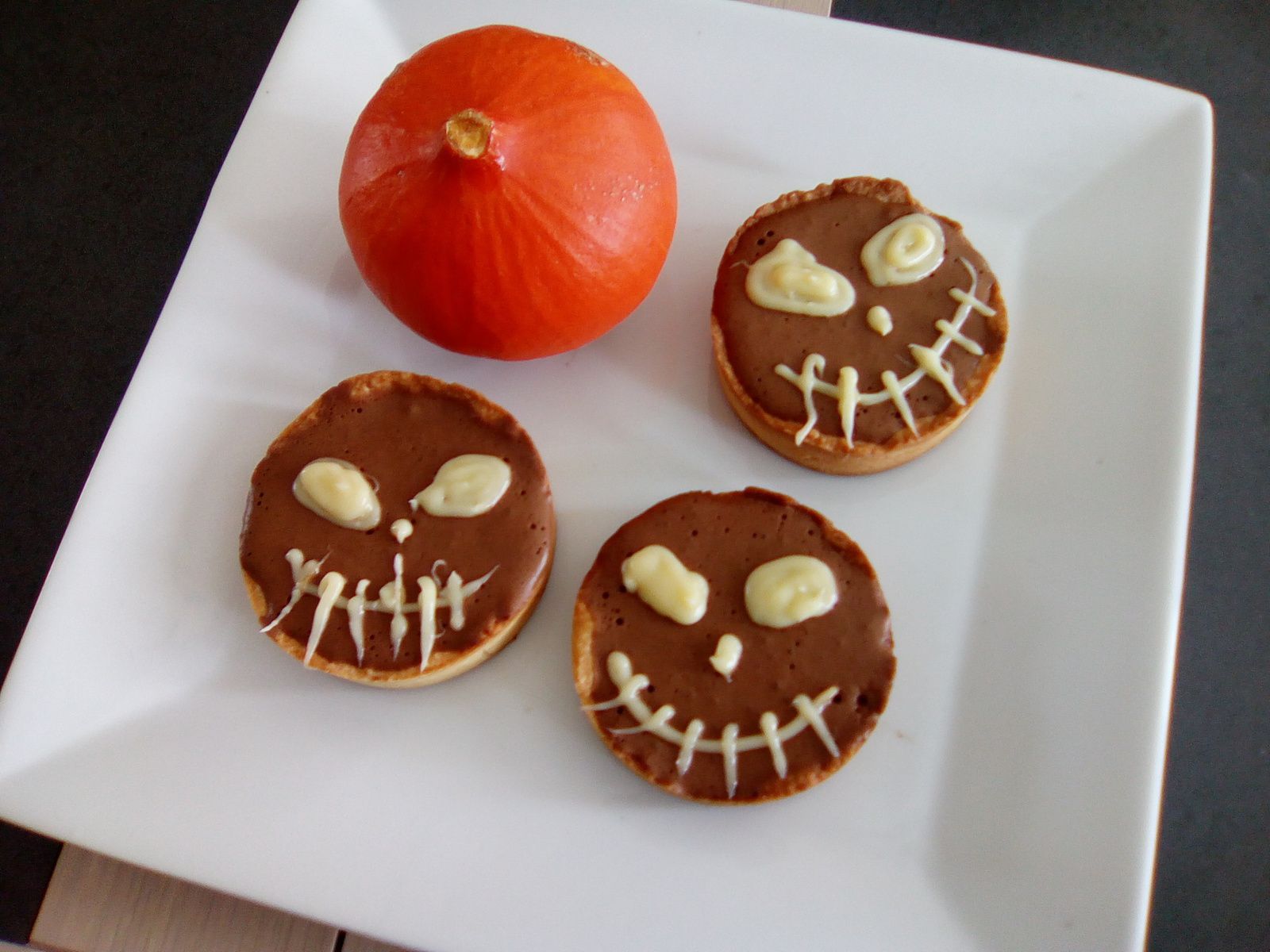 Fondant au chocolat et gâteau au fromage blanc et poires caramélisées . -  Recette Ptitchef