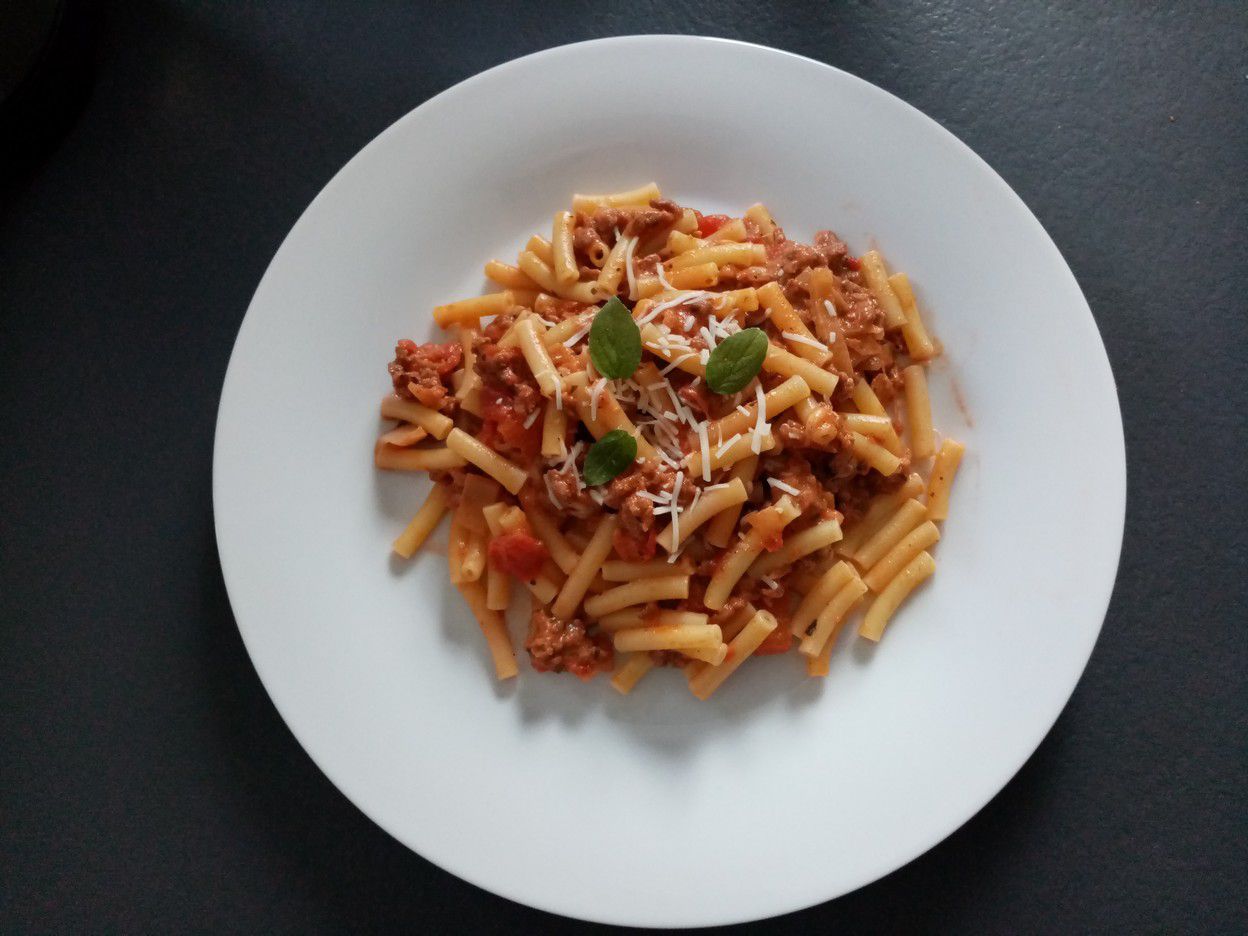 Macaroni au ragoût à la tomate et mozzarella - Cyril Lignac