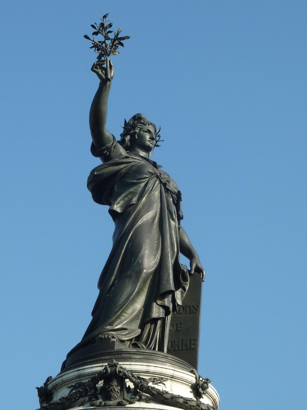 RÉPUBLIQUE PARIS MORICE STATUE PLACE