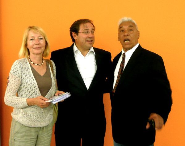 Marie-Noëlle et Georges Mouillac en compagnie de Jérôme Peyrat, maire de La Roques-Gageac
