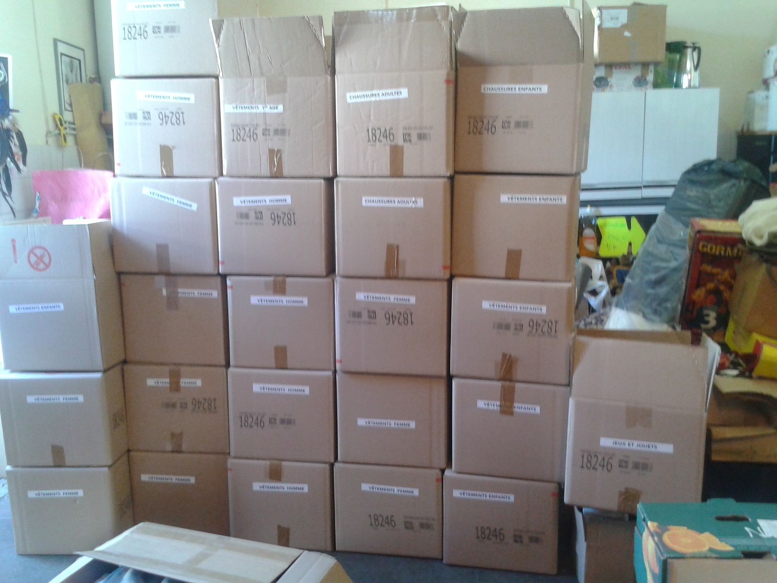Vendredi 13 août, préparation de cartons pour la Mauritanie