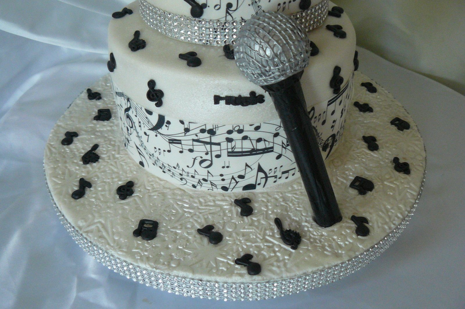 Gateau Micro Musique O Delices D Isah