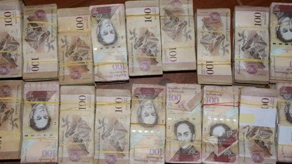 Venezuela : Découverte de 30 tonnes de billets vénézuéliens au Paraguay.