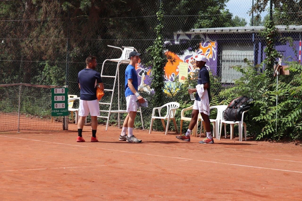 Honneur aux vaincus...