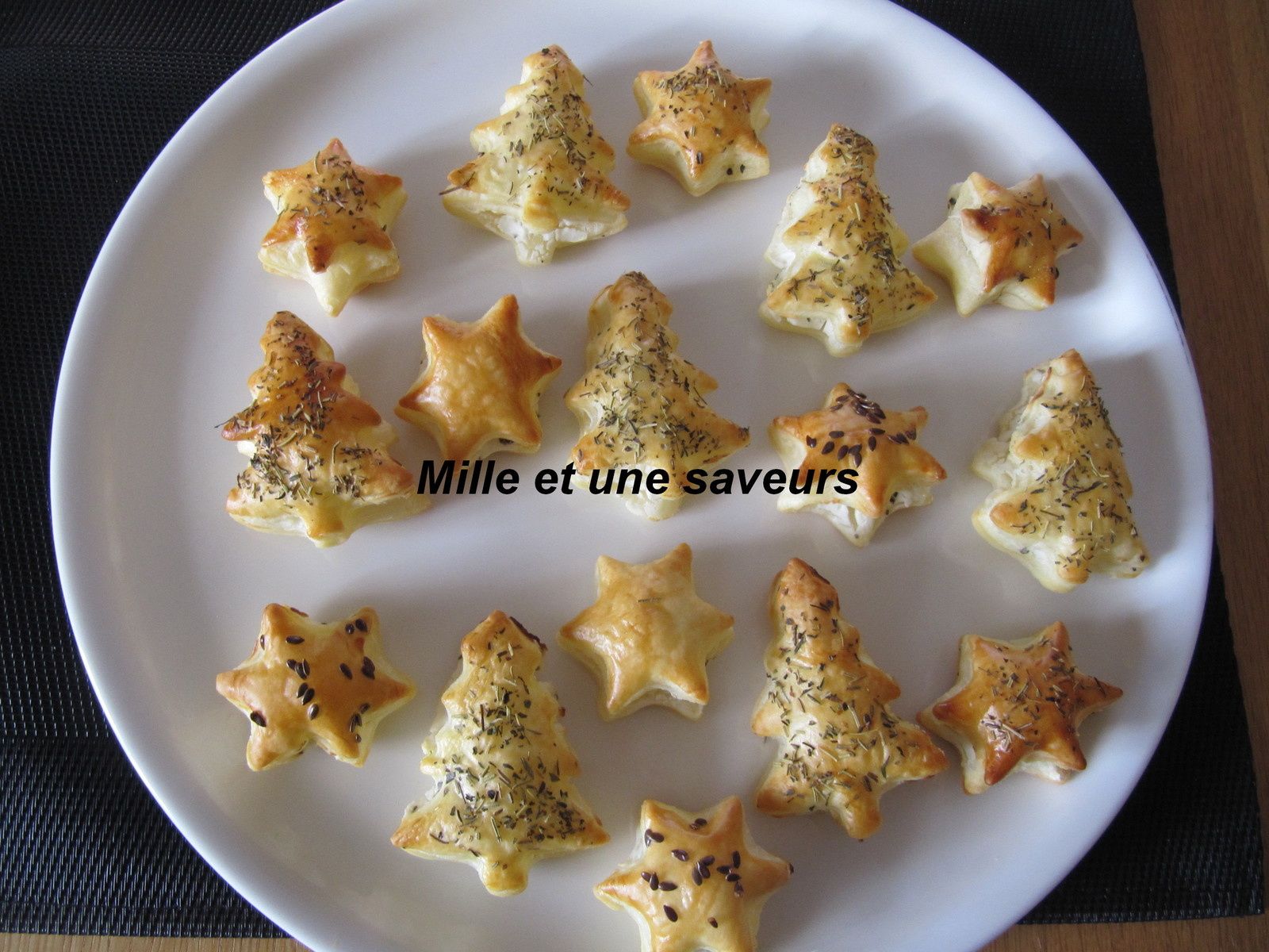 Etoiles, sapins feuilletés en amuse bouche - mille et une saveurs dans ma  cuisine