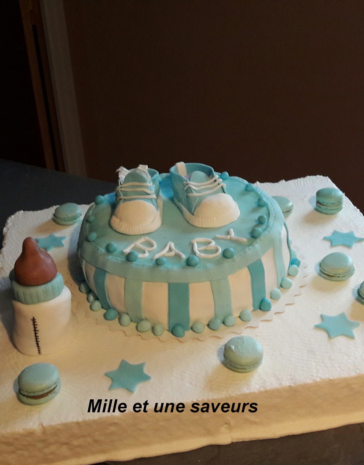 Gateau Realise Pour Un Baby Shower Avec Du Curd Framboise Mille Et Une Saveurs Dans Ma Cuisine