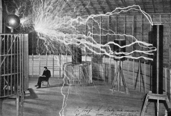 Fotomontaje realizado por Nikola Tesla de su laboratorio en Colorado Springs (EE UU) en la década de 1890.- El Muni