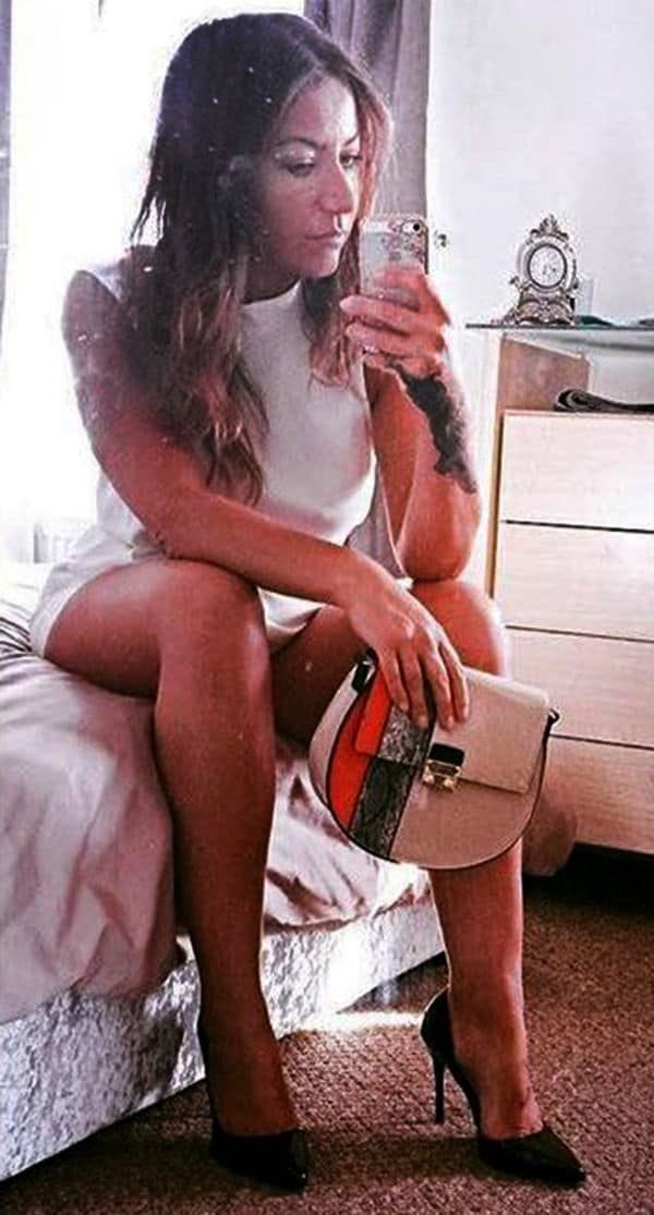 Una maestra puede perder su empleo debido a una foto 'inapropiada'.