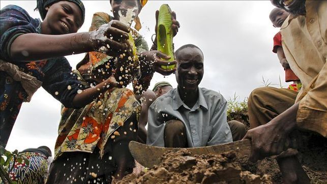 Ruanda se convierte en el primer país pobre en proporcionar atención oftalmológica universal .