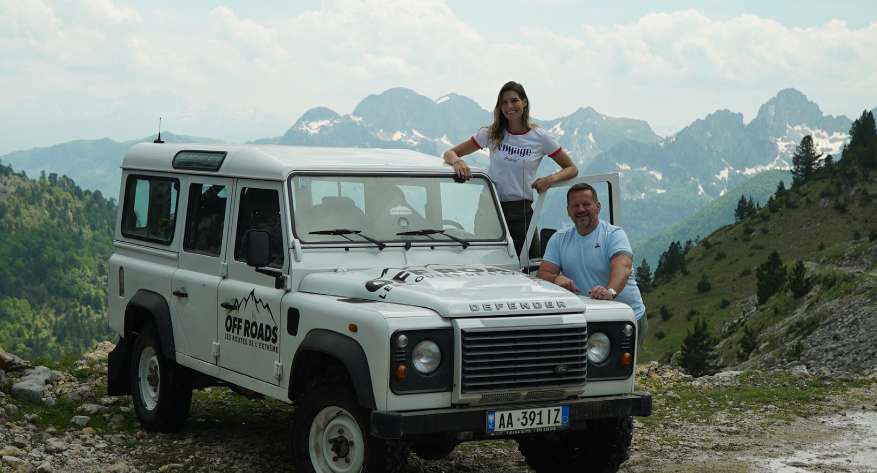 Off Roads Les Routes De L Extrême Laury Thilleman entraîne Christian Califano au Monténégro dans « Off