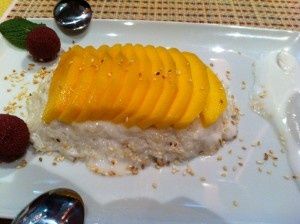 Le riz au lait de coco et sa mangue fraîche