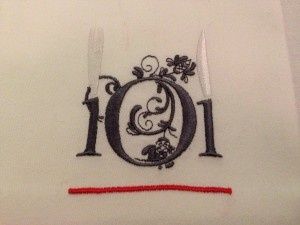 Les serviettes, brodées s'il-vous-plaît ! Les serviettes, brodées s'il-vous-plaît !