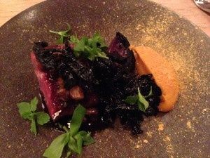 Boeuf de Normandie, anguille fumée, courge, trompettes, poudre de courge et piment d'Espelette