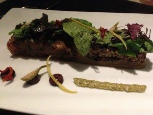Thon rouge et légumes d'été sautés à cru
