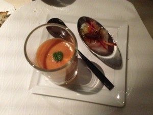 Amuse-bouche (poisson cru et velouté de tomate)