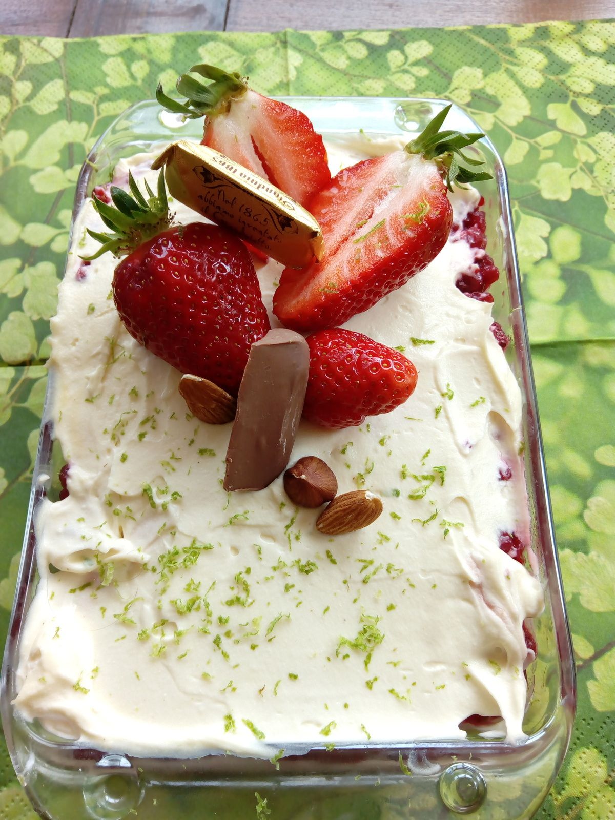 Gateau Frigo Aux Groseilles Praline Mascarpone Et Parfum De Geranium La Table Est Dressee Gateau Frigo Aux Groseilles Praline Mascarpone Et Parfum De Geranium La Table Est Dressee