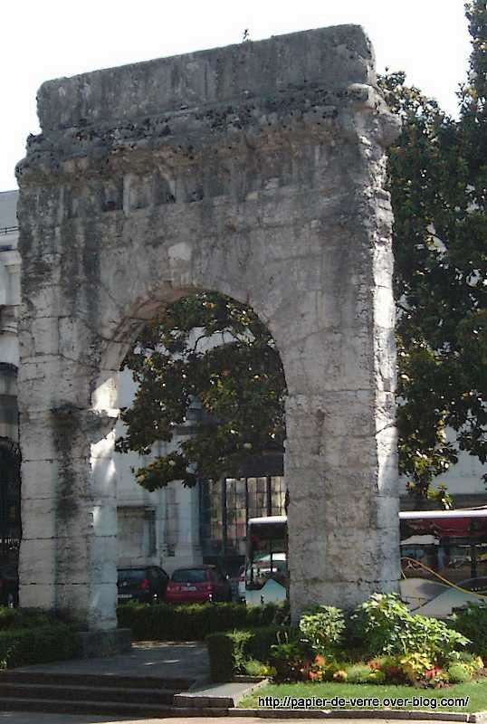 L'arc de Campanus, construit par les Romains au Ier siècle après. J.-C.