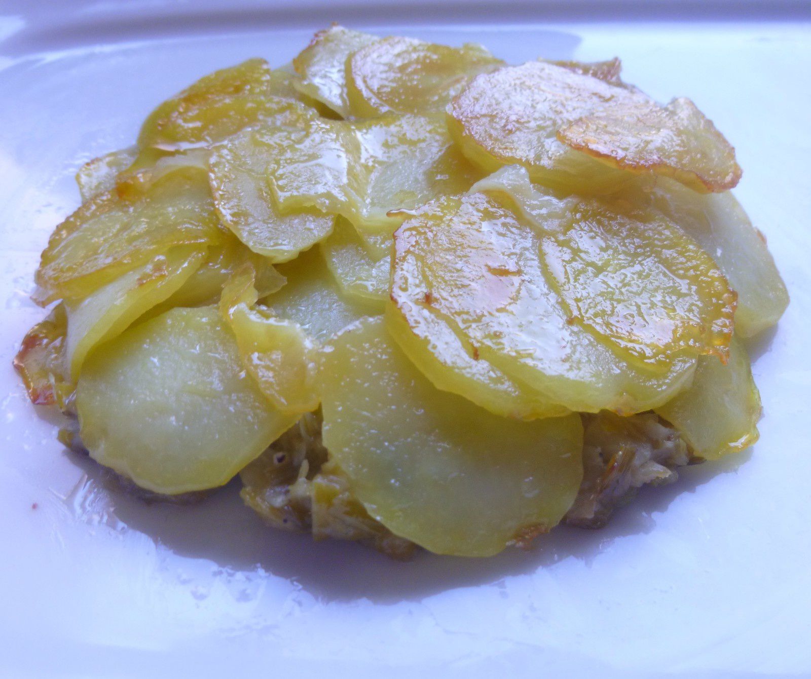 tatin de fondue d'endives/poireaux,roulés de sole/St-Jacques à la sauce citronnée